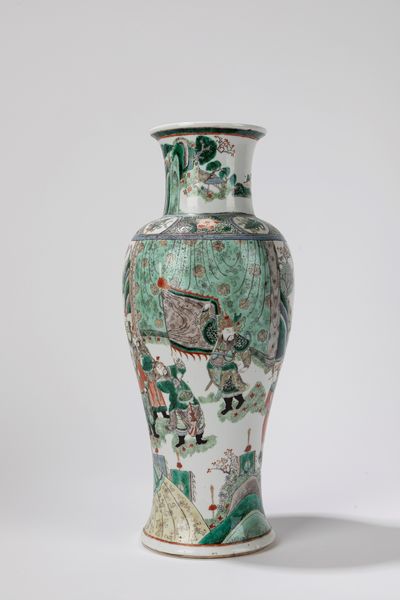 Vaso a balaustro in porcellana Famiglia Verde. Cina, fine dinastia Qing  - Asta Arte orientale - Associazione Nazionale - Case d'Asta italiane