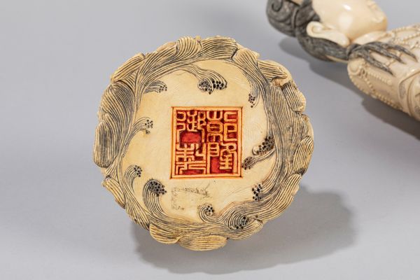 Grande scultura in avorio raffigurante Guaniyn. Cina, sec. XIX  - Asta Arte orientale - Associazione Nazionale - Case d'Asta italiane