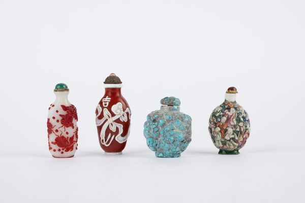 Lotto composto da quattro snuff bottles. Cina, secolo XIX/XX  - Asta Arte orientale - Associazione Nazionale - Case d'Asta italiane