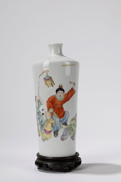 Vasetto in porcellana Famiglia Rosa. Cina, periodo della Repubblica (1912-1949)  - Asta Arte orientale - Associazione Nazionale - Case d'Asta italiane