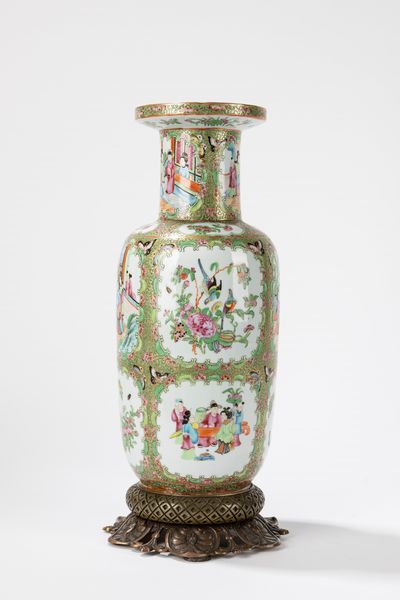 Vaso in porcellana Famiglia Rosa. Cina, Canton, fine secolo XIX  - Asta Arte orientale - Associazione Nazionale - Case d'Asta italiane