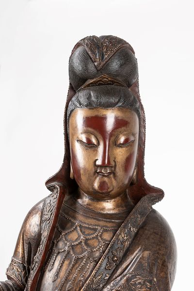 Grande Guanyin in legno intagliato e dorato. Cina, secolo XIX  - Asta Arte orientale - Associazione Nazionale - Case d'Asta italiane