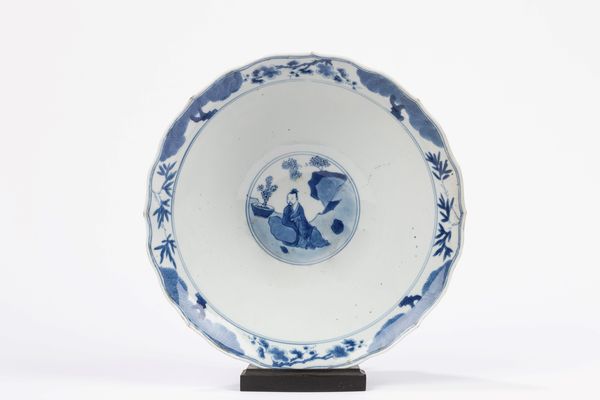 Ciotola in porcellana bianca e blu. Cina, marchio e del periodo Kangxi (1661-1722)  - Asta Arte orientale - Associazione Nazionale - Case d'Asta italiane