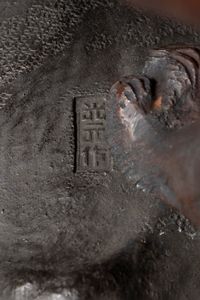 Gruppo in bronzo a patina scura raffigurante elefante. Giappone, periodo Meiji (1868-1912)  - Asta Arte orientale - Associazione Nazionale - Case d'Asta italiane