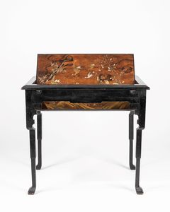 Tavolino con piano ribaltabile. Giappone, periodo Meiji (1868-1912)  - Asta Arte orientale - Associazione Nazionale - Case d'Asta italiane