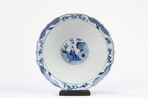 Ciotola in porcellana bianca e blu. Cina, marchio e del periodo Kangxi (1661-1722)  - Asta Arte orientale - Associazione Nazionale - Case d'Asta italiane
