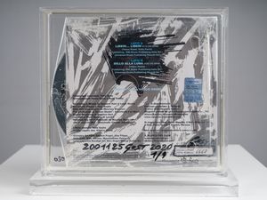 GOST GIORGIO (n. 1962) : Disco 45 giri con resina.  - Asta Asta 407 | ARTE MODERNA E CONTEMPORANEA Virtuale - Associazione Nazionale - Case d'Asta italiane