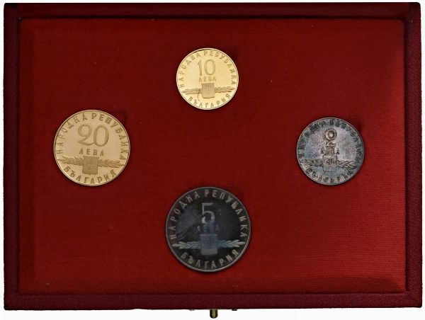 BULGARIA. REPUBBLICA (DAL 1944). ZECCA DI SOFIA. SET COMPLETO DI QUATTRO MONETE A CORSO LEGALE (20 E 10 LEVA IN ORO; 5 E 2 LEVA IN ARGENTO) EMESSO DALLA BANCA NAZIONALE DELLA BULGARIA IN OCCASIONE DEI 1100 ANNI DELL’ALFABETO SLAVONICO (863-1963). IN ASTUCCIO ORIGINALE E CERTIFICATO DI EMISSIONE N. 60  - Asta MEDAGLIE DI VENEZIA. MONETE E MEDAGLIE IN ORO ESTERE - Associazione Nazionale - Case d'Asta italiane