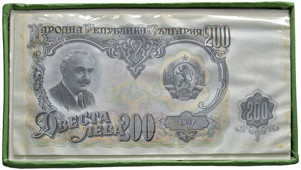 BULGARIA. REPUBBLICA (DAL 1944). ZECCA DI SOFIA. SET COMPLETO DI OTTO MONETE A CORSO LEGALE 1962/1966 (LEVA 2 E 1; 50, 20, 10, 5, 2 E 1 STOTINKI) IN ASTUCCIO ORIGINALE E CERTIFICATO DI EMISSIONE N. 118. LA SERIE È CORREDATA DA SVARIATE BANCONOTE CARTACEE DA 200 A 3 LEVA  - Asta MEDAGLIE DI VENEZIA. MONETE E MEDAGLIE IN ORO ESTERE - Associazione Nazionale - Case d'Asta italiane