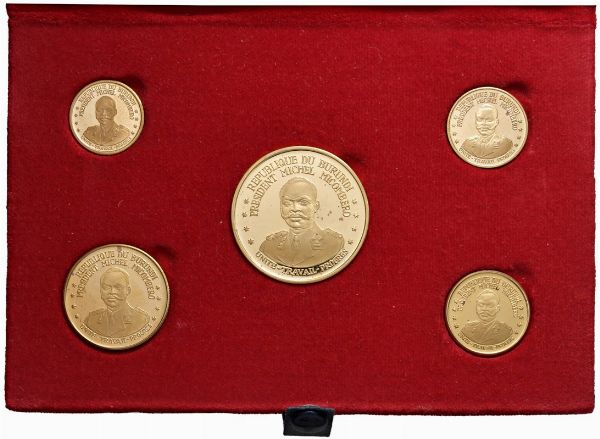 BURUNDI. REPUBBLICA (DAL 1966). SERIE COMPLETA DI CINQUE VALORI IN ORO 900 (100, 50, 25, 20 E 10 FRANCHI 1967) IN ASTUCCIO ORIGINALE E CERTIFICATO DI EMISSIONE N. 53  - Asta MEDAGLIE DI VENEZIA. MONETE E MEDAGLIE IN ORO ESTERE - Associazione Nazionale - Case d'Asta italiane