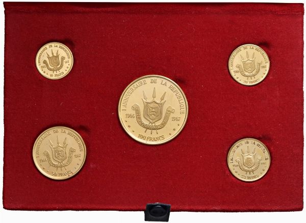 BURUNDI. REPUBBLICA (DAL 1966). SERIE COMPLETA DI CINQUE VALORI IN ORO 900 (100, 50, 25, 20 E 10 FRANCHI 1967) IN ASTUCCIO ORIGINALE E CERTIFICATO DI EMISSIONE N. 53  - Asta MEDAGLIE DI VENEZIA. MONETE E MEDAGLIE IN ORO ESTERE - Associazione Nazionale - Case d'Asta italiane
