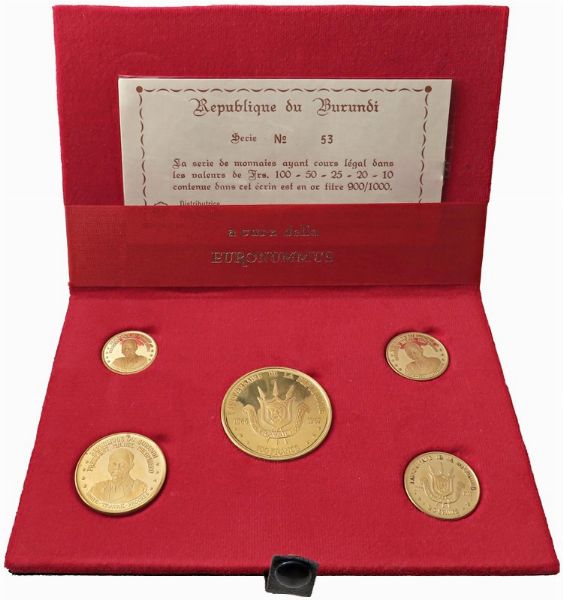 BURUNDI. REPUBBLICA (DAL 1966). SERIE COMPLETA DI CINQUE VALORI IN ORO 900 (100, 50, 25, 20 E 10 FRANCHI 1967) IN ASTUCCIO ORIGINALE E CERTIFICATO DI EMISSIONE N. 53  - Asta MEDAGLIE DI VENEZIA. MONETE E MEDAGLIE IN ORO ESTERE - Associazione Nazionale - Case d'Asta italiane