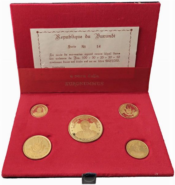 BURUNDI. REPUBBLICA (DAL 1966). SERIE COMPLETA DI CINQUE VALORI IN ORO 900 (100, 50, 25, 20 E 10 FRANCHI 1967) IN ASTUCCIO ORIGINALE E CERTIFICATO DI EMISSIONE N. 54  - Asta MEDAGLIE DI VENEZIA. MONETE E MEDAGLIE IN ORO ESTERE - Associazione Nazionale - Case d'Asta italiane