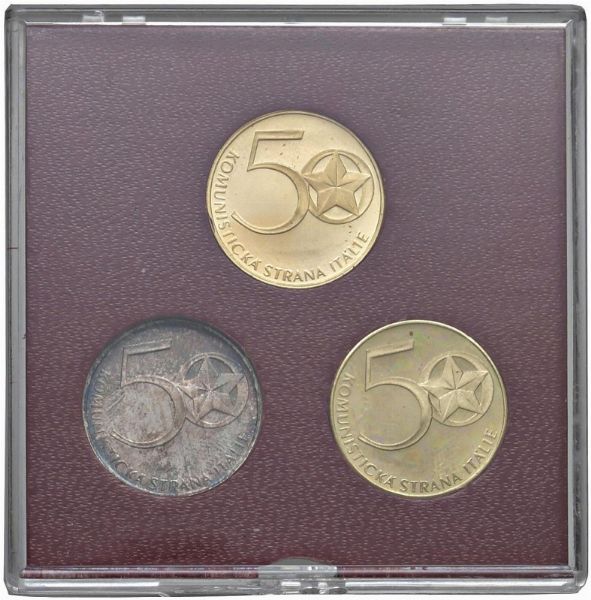 CECOSLOVACCHIA. REPUBBLICA SOCIALISTA (1960-1990). ZECCA DI KREMNITZ. TRITTICO DI MEDAGLIE 1971 IN ORO, ARGENTO E RAME CHE COMMEMORANO I 50 ANNI DEL PARTITO COMUNISTA ITALIANO (21 GENNAIO 1921) IN ASTUCCIO ORIGINALE  - Asta MEDAGLIE DI VENEZIA. MONETE E MEDAGLIE IN ORO ESTERE - Associazione Nazionale - Case d'Asta italiane