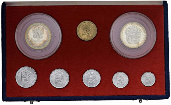 CECOSLOVACCHIA. REPUBBLICA SOCIALISTA (1960-1990). ZECCA DI KREMNITZ. SET COMPLETO DI OTTO VALORI (10 CORONE 1966 VELKA MORAVA, 10 CORONE 1967 ACADEMIA ISTROPOLITANA, 1 HAL 1962, 1 HAL 1969, 3 HAL 1963, 5 HAL 1967, 10 HAL 1969, 25 HAL 1963) IN ASTUCCIO ORIGINALE  - Asta MEDAGLIE DI VENEZIA. MONETE E MEDAGLIE IN ORO ESTERE - Associazione Nazionale - Case d'Asta italiane