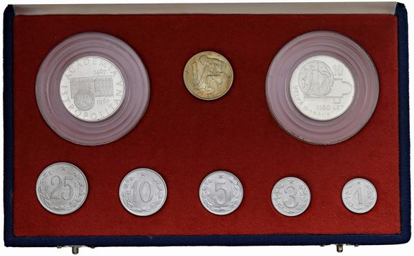 CECOSLOVACCHIA. REPUBBLICA SOCIALISTA (1960-1990). ZECCA DI KREMNITZ. SET COMPLETO DI OTTO VALORI (10 CORONE 1966 VELKA MORAVA, 10 CORONE 1967 ACADEMIA ISTROPOLITANA, 1 HAL 1962, 1 HAL 1969, 3 HAL 1963, 5 HAL 1967, 10 HAL 1969, 25 HAL 1963) IN ASTUCCIO ORIGINALE  - Asta MEDAGLIE DI VENEZIA. MONETE E MEDAGLIE IN ORO ESTERE - Associazione Nazionale - Case d'Asta italiane