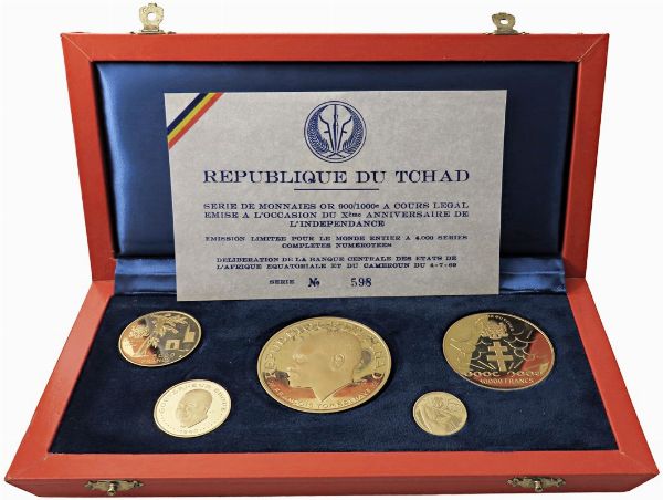CIAD. REPUBBLICA (DAL 1960). IN OCCASIONE DEL X ANNIVERSARIO DELL&rsquo;INDIPENDENZA (1960-1970). SERIE COMPLETA DI CINQUE VALORI IN ORO 900 (20.000, 10.000, 5.000, 3.000 E 1.000 FRANCHI) IN ASTUCCIO ORIGINALE E CERTIFICATO DI EMISSIONE N. 598 (MINTAGE 4.000)  - Asta MEDAGLIE DI VENEZIA. MONETE E MEDAGLIE IN ORO ESTERE - Associazione Nazionale - Case d'Asta italiane