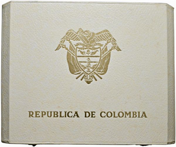 COLOMBIA. REPUBBLICA (DAL 1886). SERIE COMPLETA DI CINQUE VALORI IN ORO (1.500, 500, 300, 200, 100 PESOS 1968) IN ASTUCCIO ORIGINALE E CERTIFICATO DI EMISSIONE N. 254  - Asta MEDAGLIE DI VENEZIA. MONETE E MEDAGLIE IN ORO ESTERE - Associazione Nazionale - Case d'Asta italiane