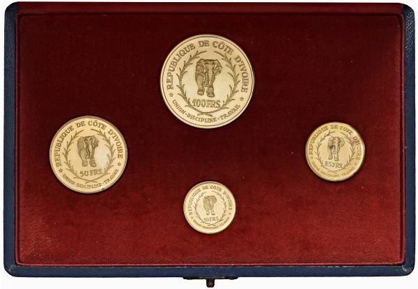 COSTA D’AVORIO. REPUBBLICA (DAL 1960). SERIE COMPLETA DI QUATTRO VALORI IN ORO 900 (10, 25, 50 E 100 FRANCHI 1966) IN ASTUCCIO ORIGINALE E CERTIFICATO DI EMISSIONE N. 131  - Asta MEDAGLIE DI VENEZIA. MONETE E MEDAGLIE IN ORO ESTERE - Associazione Nazionale - Case d'Asta italiane