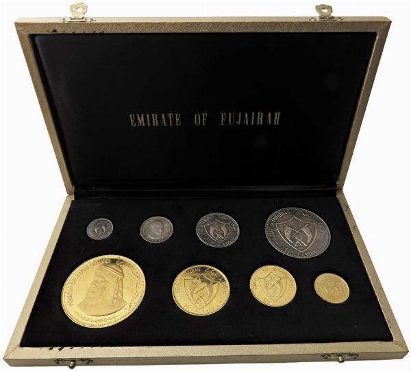 EMIRATI DEL FUJAIRAH. MUHAMMAD BIN HAMAD AL-SARQUI (1952-1974). SERIE DI OTTO VALORI 1969 (200, 100, 50, 25 RIYALS IN ORO; 10, 5, 2, 1 RIYALS IN ARGENTO) IN ASTUCCIO ORIGINALE CON INCISIONI IN ORO  - Asta MEDAGLIE DI VENEZIA. MONETE E MEDAGLIE IN ORO ESTERE - Associazione Nazionale - Case d'Asta italiane