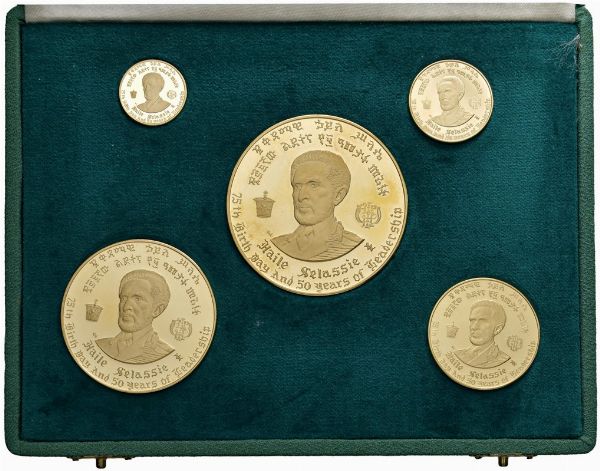 ETIOPIA. ZECCA DI SOFIA. SET COMPLETO DI CINQUE MONETE D’ORO A CORSO LEGALE (200, 100, 50, 20 10, DOLLARI 1966) PER COMMEMORARE IL 75º COMPLEANNO E I 50 ANNI DI H.I.M. HAILE SELASSIE I (1930-1974). IN ASTUCCIO ORIGINALE E CERTIFICATO DI EMISSIONE N. 3736 (MINTAGE 12.000)  - Asta MEDAGLIE DI VENEZIA. MONETE E MEDAGLIE IN ORO ESTERE - Associazione Nazionale - Case d'Asta italiane