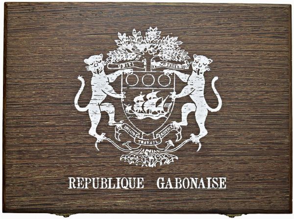 GABON. REPUBBLICA (DAL 1960). SERIE COMPLETA DI CINQUE VALORI IN ORO (20.000, 10.000, 5.000, 3.000 E 1.000 FRANCHI 1969) IN ASTUCCIO ORIGINALE E CERTIFICATO DI EMISSIONE N. 106  - Asta MEDAGLIE DI VENEZIA. MONETE E MEDAGLIE IN ORO ESTERE - Associazione Nazionale - Case d'Asta italiane