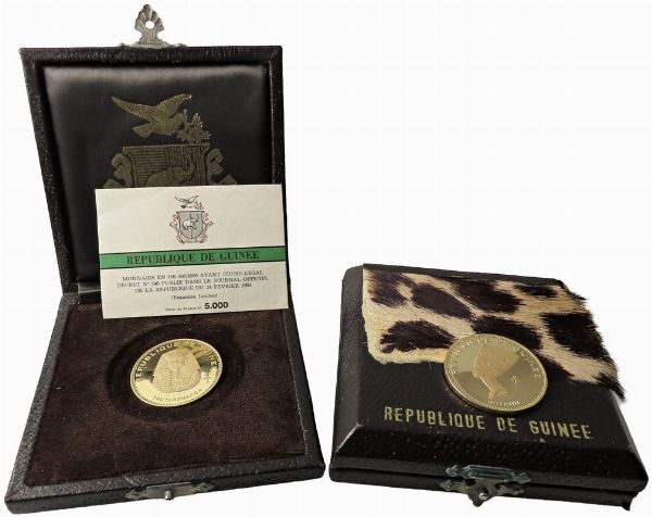 GUINEA. REPUBBLICA. DUE MONETE IN ORO 900 DA 5.000 FRANCHI 1970 CIASCUNA IN ASTUCCIO ORIGINALE E CERTIFICATO DI EMISSIONE  - Asta MEDAGLIE DI VENEZIA. MONETE E MEDAGLIE IN ORO ESTERE - Associazione Nazionale - Case d'Asta italiane