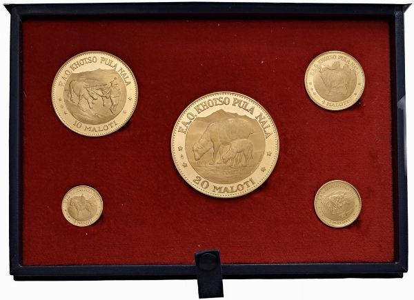 LESOTHO. MOSHOESHOE II (1966-1990). SET COMPLETO DI CINQUE MONETE D’ORO 916 A CORSO LEGALE (20, 10, 4, 2, 1 MALOTI 1969) IN ASTUCCIO ORIGINALE E CERTIFICATO DI EMISSIONE N. 144  - Asta MEDAGLIE DI VENEZIA. MONETE E MEDAGLIE IN ORO ESTERE - Associazione Nazionale - Case d'Asta italiane