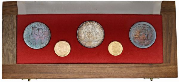 POLONIA. REPUBBLICA POPOLARE (1952-1989). SET DI CINQUE MONETE 1966 (20 E 10 ZLOTY IN ORO; TRE ESEMPLARI DA 100 ZLOTY IN ARGENTO) IN ASTUCCIO ORIGINALE. PRESENTI TRA GLI ARGENTI DUE ESEMPLARI “PROVA” CON BELLA PATINA IRIDESCENTE  - Asta MEDAGLIE DI VENEZIA. MONETE E MEDAGLIE IN ORO ESTERE - Associazione Nazionale - Case d'Asta italiane