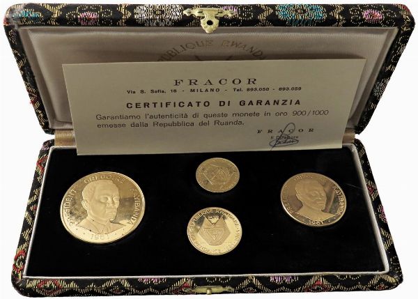 RUANDA. REPUBBLICA (DAL 1962). SERIE COMPLETA DI QUATTRO VALORI IN ORO 900 (100, 50, 25, 20 E 10 FRANCHI 1961) IN ASTUCCIO ORIGINALE E CERTIFICATO DI EMISSIONE  - Asta MEDAGLIE DI VENEZIA. MONETE E MEDAGLIE IN ORO ESTERE - Associazione Nazionale - Case d'Asta italiane