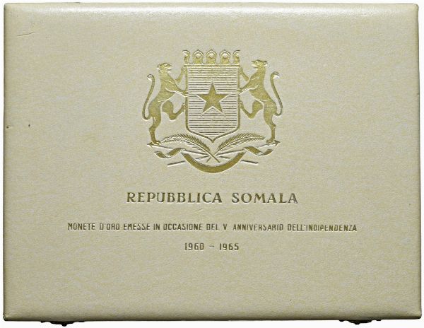 SOMALIA. REPUBBLICA. IN OCCASIONE DEL V ANNIVERSARIO DELL’INDIPENDENZA (1960-1965). SERIE COMPLETA DI CINQUE VALORI IN ORO 900 (20.000, 10.000, 5.000, 3.000 E 1.000 FRANCHI 1969) IN ASTUCCIO ORIGINALE E CERTIFICATO DI EMISSIONE NUMERATO 106 (MINTAGE 8.000)  - Asta MEDAGLIE DI VENEZIA. MONETE E MEDAGLIE IN ORO ESTERE - Associazione Nazionale - Case d'Asta italiane