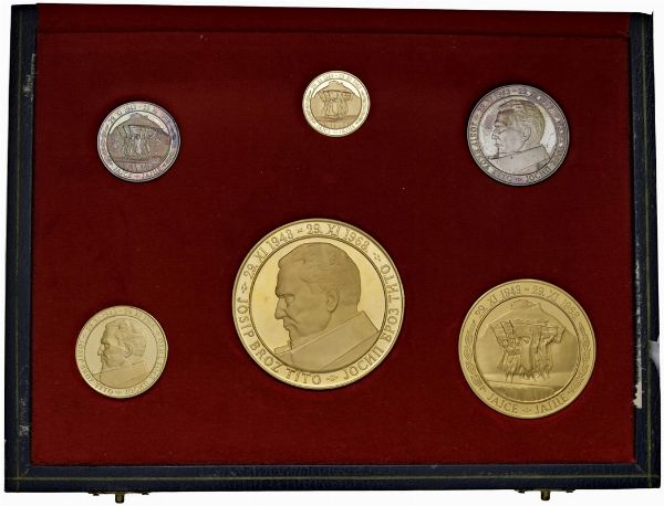 YUGOSLAVIA. REPUBBLICA FEDERALE SOCIALISTA (1943-1992). SET COMPLETO DI SEI MONETE A CORSO LEGALE (DINARI 1.000, 500, 200, 100, 50, 20) EMESSO IN OCCASIONE DEL 25&deg; ANNIVERSARIO DELLA FONDAZIONE DELLA REPUBBLICA FEDERALE SOCIALISTA. IN ASTUCCIO ORIGINALE E CERTIFICATO DI EMISSIONE N. 611  - Asta MEDAGLIE DI VENEZIA. MONETE E MEDAGLIE IN ORO ESTERE - Associazione Nazionale - Case d'Asta italiane