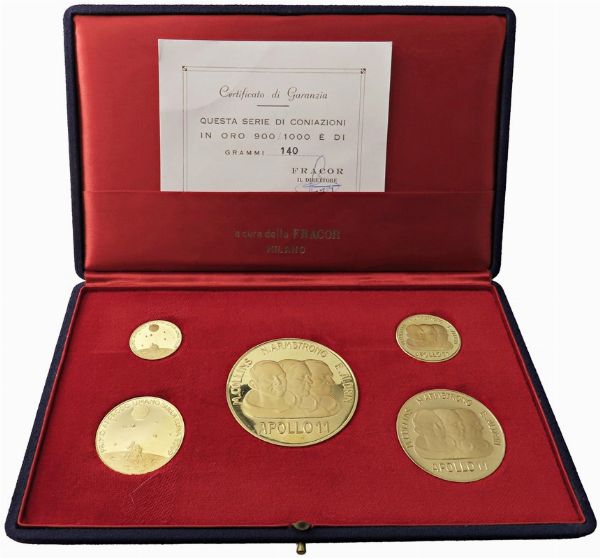 SEI MEDAGLIE IN ORO 900 CHE COMMEMORANO LA SPEDIZIONE DELL’APOLLO 11 SULLA LUNA NEL 1969 IN ASTUCCIO ORIGINALE E CERTIFICATO DI GARANZIA.  - Asta MEDAGLIE DI VENEZIA. MONETE E MEDAGLIE IN ORO ESTERE - Associazione Nazionale - Case d'Asta italiane