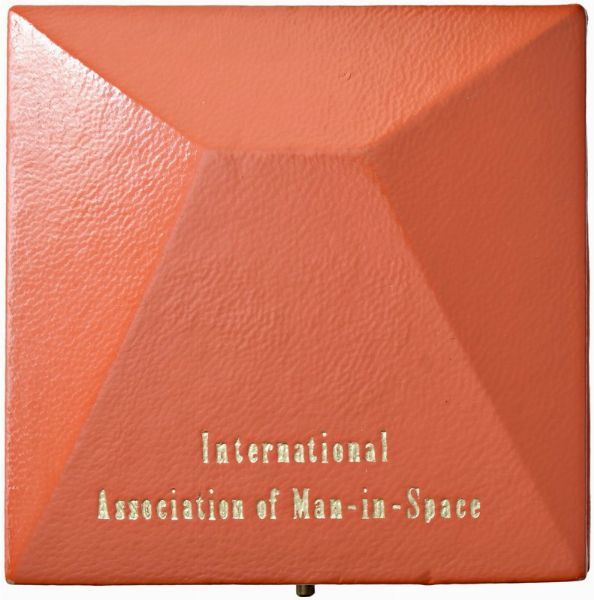 MEDAGLIA IN ORO 900 CHE COMMEMORA LA SPEDIZIONE DELL’APOLLO 11 SULLA LUNA NEL 1969 IN ASTUCCIO ORIGINALE  - Asta MEDAGLIE DI VENEZIA. MONETE E MEDAGLIE IN ORO ESTERE - Associazione Nazionale - Case d'Asta italiane