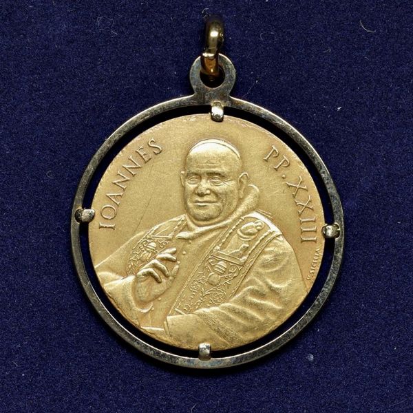 MEDAGLIA IN ORO 917 “GIOVANNI PAOLO II” CON MONTATURA PER L’ISTITUTO POLIGRAFICO E ZECCA DELLO STATO. IN CUSTODIA ORIGINALE DI EMISSIONE E CERTIFICATO DI GARANZIA. TIRATURA LIMITATA DI SOLI 2.499 ESEMPLARI.  - Asta MEDAGLIE DI VENEZIA. MONETE E MEDAGLIE IN ORO ESTERE - Associazione Nazionale - Case d'Asta italiane