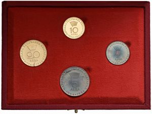 BULGARIA. REPUBBLICA (DAL 1944). ZECCA DI SOFIA. SET COMPLETO DI QUATTRO MONETE A CORSO LEGALE (LEVA 20 E 10 IN ORO; LEVA 5 E 2 IN ARGENTO) EMESSO DALLA BANCA NAZIONALE DELLA BULGARIA IN OCCASIONE DEL 20° ANNIVERSARIO DELLA REPUBBLICA POPOLARE (1944-1964). IN ASTUCCIO ORIGINALE E CERTIFICATO DI EMISSIONE N. 65  - Asta MEDAGLIE DI VENEZIA. MONETE E MEDAGLIE IN ORO ESTERE - Associazione Nazionale - Case d'Asta italiane
