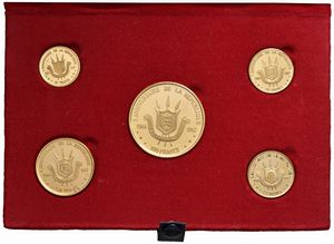 BURUNDI. REPUBBLICA (DAL 1966). SERIE COMPLETA DI CINQUE VALORI IN ORO 900 (100, 50, 25, 20 E 10 FRANCHI 1967) IN ASTUCCIO ORIGINALE E CERTIFICATO DI EMISSIONE N. 53  - Asta MEDAGLIE DI VENEZIA. MONETE E MEDAGLIE IN ORO ESTERE - Associazione Nazionale - Case d'Asta italiane