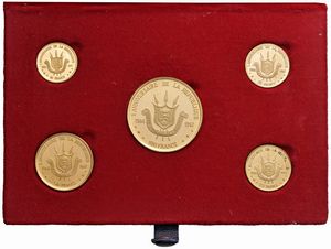 BURUNDI. REPUBBLICA (DAL 1966). SERIE COMPLETA DI CINQUE VALORI IN ORO 900 (100, 50, 25, 20 E 10 FRANCHI 1967) IN ASTUCCIO ORIGINALE E CERTIFICATO DI EMISSIONE N. 54  - Asta MEDAGLIE DI VENEZIA. MONETE E MEDAGLIE IN ORO ESTERE - Associazione Nazionale - Case d'Asta italiane