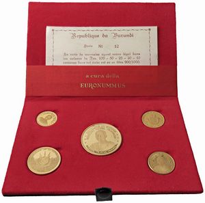 BURUNDI. REPUBBLICA (DAL 1966). SERIE COMPLETA DI CINQUE VALORI IN ORO 900 (100, 50, 25, 20 E 10 FRANCHI 1967) IN ASTUCCIO ORIGINALE E CERTIFICATO DI EMISSIONE N. 52  - Asta MEDAGLIE DI VENEZIA. MONETE E MEDAGLIE IN ORO ESTERE - Associazione Nazionale - Case d'Asta italiane