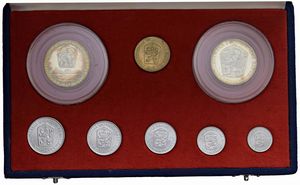 CECOSLOVACCHIA. REPUBBLICA SOCIALISTA (1960-1990). ZECCA DI KREMNITZ. SET COMPLETO DI OTTO VALORI (10 CORONE 1966 VELKA MORAVA, 10 CORONE 1967 ACADEMIA ISTROPOLITANA, 1 HAL 1962, 1 HAL 1969, 3 HAL 1963, 5 HAL 1967, 10 HAL 1969, 25 HAL 1963) IN ASTUCCIO ORIGINALE  - Asta MEDAGLIE DI VENEZIA. MONETE E MEDAGLIE IN ORO ESTERE - Associazione Nazionale - Case d'Asta italiane