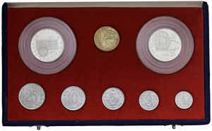 CECOSLOVACCHIA. REPUBBLICA SOCIALISTA (1960-1990). ZECCA DI KREMNITZ. SET COMPLETO DI OTTO VALORI (10 CORONE 1966 VELKA MORAVA, 10 CORONE 1967 ACADEMIA ISTROPOLITANA, 1 HAL 1962, 1 HAL 1969, 3 HAL 1963, 5 HAL 1967, 10 HAL 1969, 25 HAL 1963) IN ASTUCCIO ORIGINALE  - Asta MEDAGLIE DI VENEZIA. MONETE E MEDAGLIE IN ORO ESTERE - Associazione Nazionale - Case d'Asta italiane