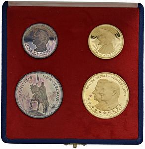 CECOSLOVACCHIA. REPUBBLICA SOCIALISTA (1960-1990). ZECCA DI KREMNITZ. SET COMPOSTO DA QUATTRO MONETE IN ORO E ARGENTO (10 E 5 DUCATI 1968) DELLA SERIE &ldquo;DUCATI DI PRAGA&rdquo; IN ASTUCCIO ORIGINALE E CERTIFICATO DI EMISSIONE N. 937  - Asta MEDAGLIE DI VENEZIA. MONETE E MEDAGLIE IN ORO ESTERE - Associazione Nazionale - Case d'Asta italiane