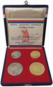 CECOSLOVACCHIA. REPUBBLICA SOCIALISTA (1960-1990). ZECCA DI KREMNITZ. SET COMPOSTO DA QUATTRO MONETE IN ORO E ARGENTO (10 E 5 DUCATI 1968) DELLA SERIE &ldquo;DUCATI DI PRAGA&rdquo; IN ASTUCCIO ORIGINALE E CERTIFICATO DI EMISSIONE N. 937  - Asta MEDAGLIE DI VENEZIA. MONETE E MEDAGLIE IN ORO ESTERE - Associazione Nazionale - Case d'Asta italiane