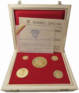 COLOMBIA. REPUBBLICA (DAL 1886). SERIE COMPLETA DI CINQUE VALORI IN ORO (1.500, 500, 300, 200, 100 PESOS 1968) IN ASTUCCIO ORIGINALE E CERTIFICATO DI EMISSIONE N. 254  - Asta MEDAGLIE DI VENEZIA. MONETE E MEDAGLIE IN ORO ESTERE - Associazione Nazionale - Case d'Asta italiane
