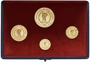 COSTA D’AVORIO. REPUBBLICA (DAL 1960). SERIE COMPLETA DI QUATTRO VALORI IN ORO 900 (10, 25, 50 E 100 FRANCHI 1966) IN ASTUCCIO ORIGINALE E CERTIFICATO DI EMISSIONE N. 131  - Asta MEDAGLIE DI VENEZIA. MONETE E MEDAGLIE IN ORO ESTERE - Associazione Nazionale - Case d'Asta italiane