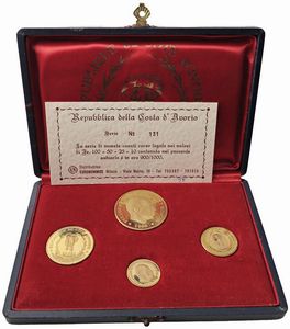 COSTA D’AVORIO. REPUBBLICA (DAL 1960). SERIE COMPLETA DI QUATTRO VALORI IN ORO 900 (10, 25, 50 E 100 FRANCHI 1966) IN ASTUCCIO ORIGINALE E CERTIFICATO DI EMISSIONE N. 131  - Asta MEDAGLIE DI VENEZIA. MONETE E MEDAGLIE IN ORO ESTERE - Associazione Nazionale - Case d'Asta italiane