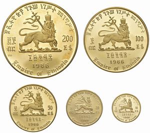 ETIOPIA. ZECCA DI SOFIA. SET COMPLETO DI CINQUE MONETE D’ORO A CORSO LEGALE (200, 100, 50, 20 10, DOLLARI 1966) PER COMMEMORARE IL 75º COMPLEANNO E I 50 ANNI DI H.I.M. HAILE SELASSIE I (1930-1974). IN ASTUCCIO ORIGINALE E CERTIFICATO DI EMISSIONE N. 3736 (MINTAGE 12.000)  - Asta MEDAGLIE DI VENEZIA. MONETE E MEDAGLIE IN ORO ESTERE - Associazione Nazionale - Case d'Asta italiane