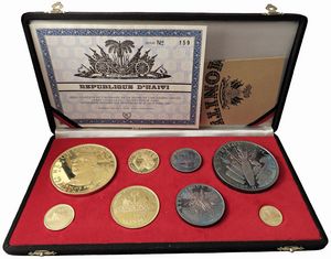 HAITI. REPUBBLICA (DAL 1804). SERIE COMPLETA DI OTTO VALORI (1.000, 200, 100, 50 E 20 GOURDES IN ORO; 25, 10 E 5 IN ARGENTO) 1967 IN ASTUCCIO ORIGINALE E CERTIFICATO DI EMISSIONE N. 159  - Asta MEDAGLIE DI VENEZIA. MONETE E MEDAGLIE IN ORO ESTERE - Associazione Nazionale - Case d'Asta italiane