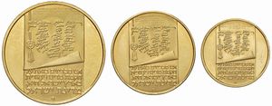 ISRAELE. TRE MONETE D’ORO (200, 100 E 50 LIROT 1973) PER IL 25° ANNIVERSARIO DELLO STATO DI ISRAELE. NELLA CUSTODIA DI PRESENTAZIONE ORIGINALE IN LEGNO D’ULIVO  - Asta MEDAGLIE DI VENEZIA. MONETE E MEDAGLIE IN ORO ESTERE - Associazione Nazionale - Case d'Asta italiane