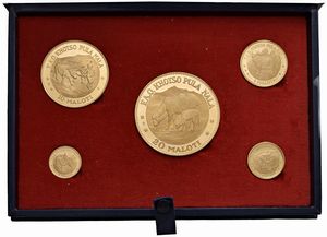LESOTHO. MOSHOESHOE II (1966-1990). SET COMPLETO DI CINQUE MONETE D’ORO 916 A CORSO LEGALE (20, 10, 4, 2, 1 MALOTI 1969) IN ASTUCCIO ORIGINALE E CERTIFICATO DI EMISSIONE N. 144  - Asta MEDAGLIE DI VENEZIA. MONETE E MEDAGLIE IN ORO ESTERE - Associazione Nazionale - Case d'Asta italiane